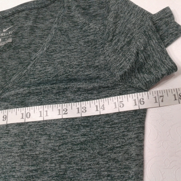 Nike Dri-fit V-neck shirt size Small - Picture 5 of 9
